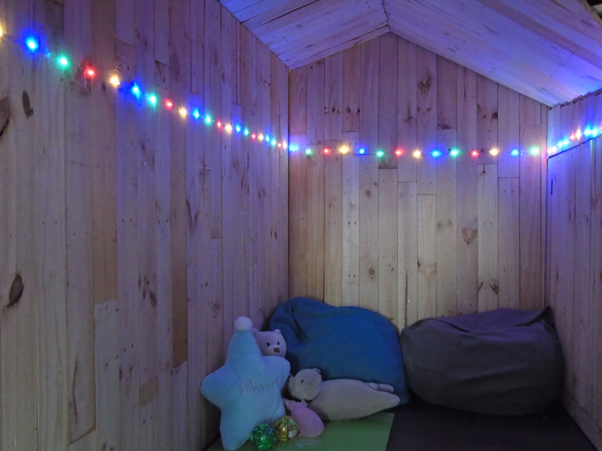 Căn phòng ánh sáng 6